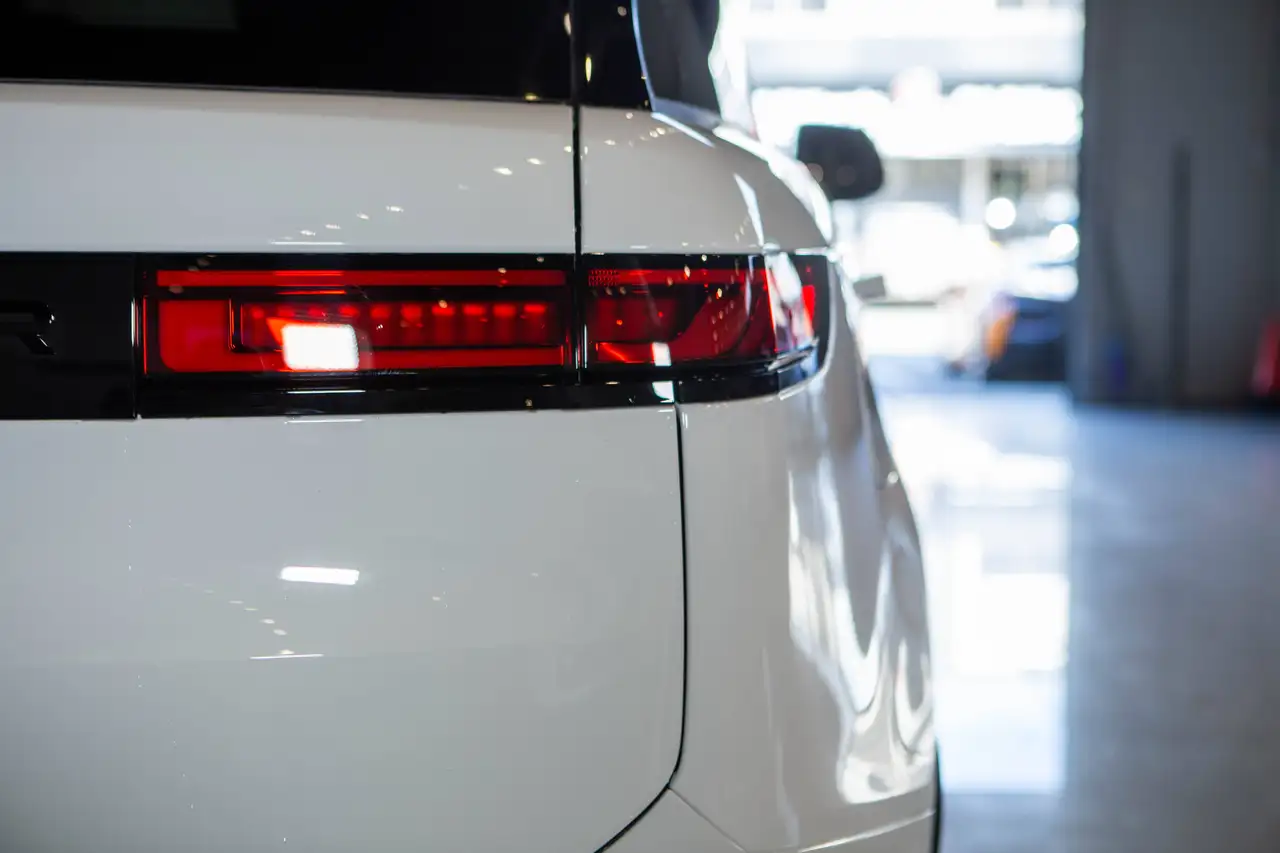 Land Rover Range Rover Sport - Image 23