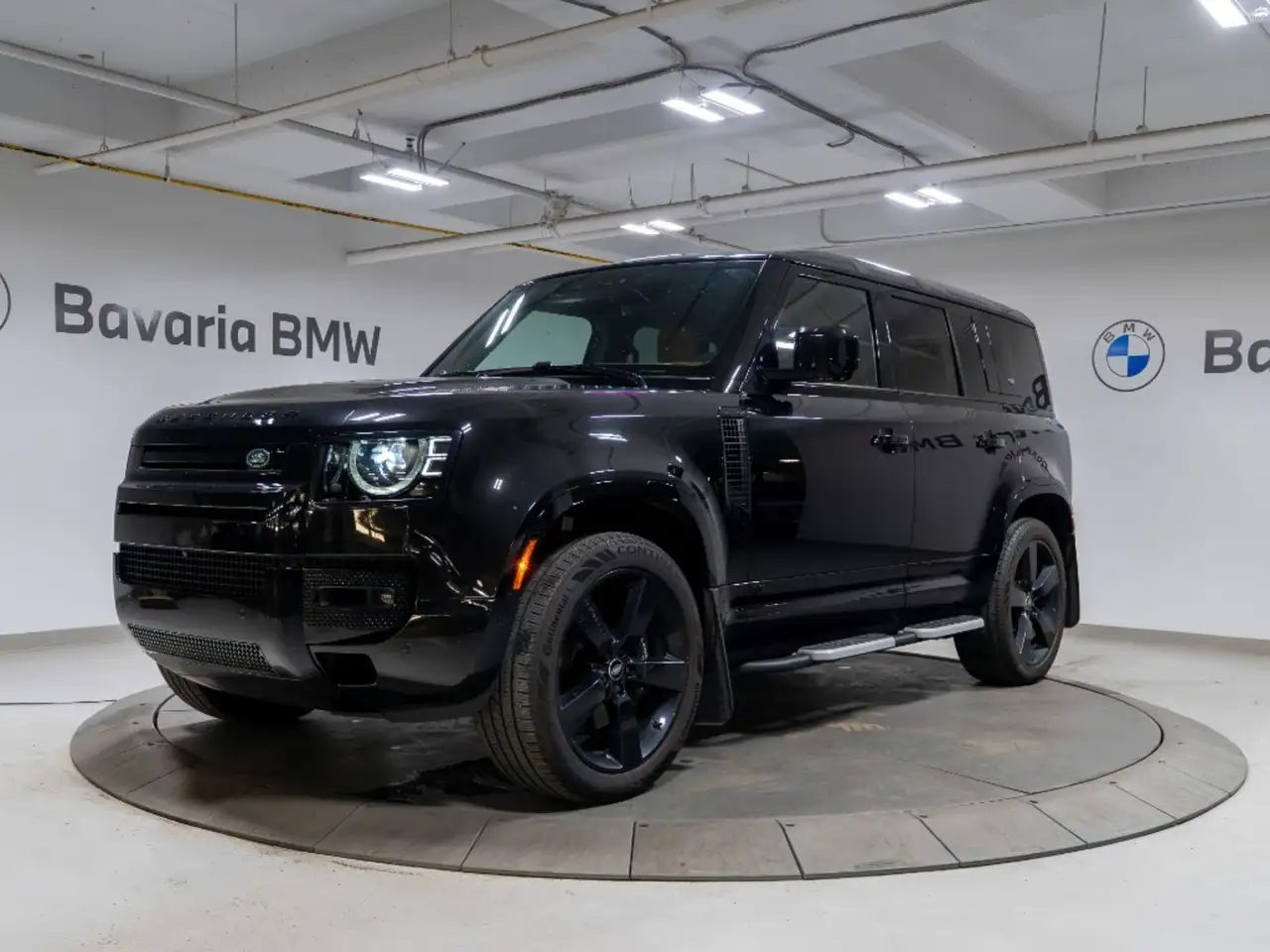 Land Rover Defender - Image 1