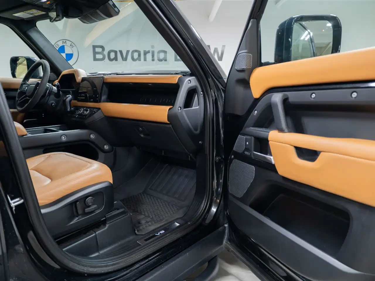 Land Rover Defender - Image 33
