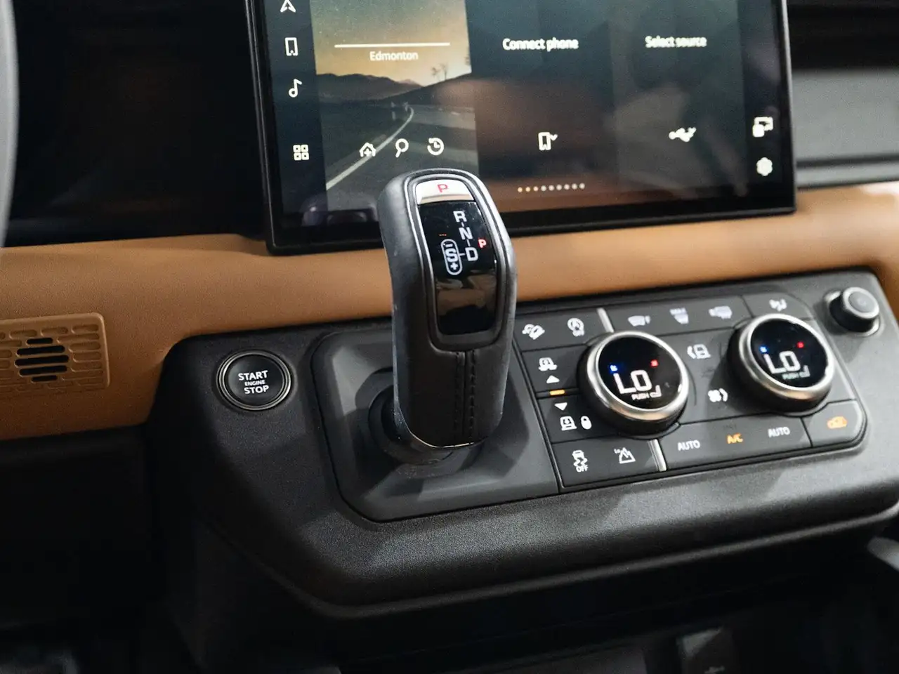 Land Rover Defender - Image 26