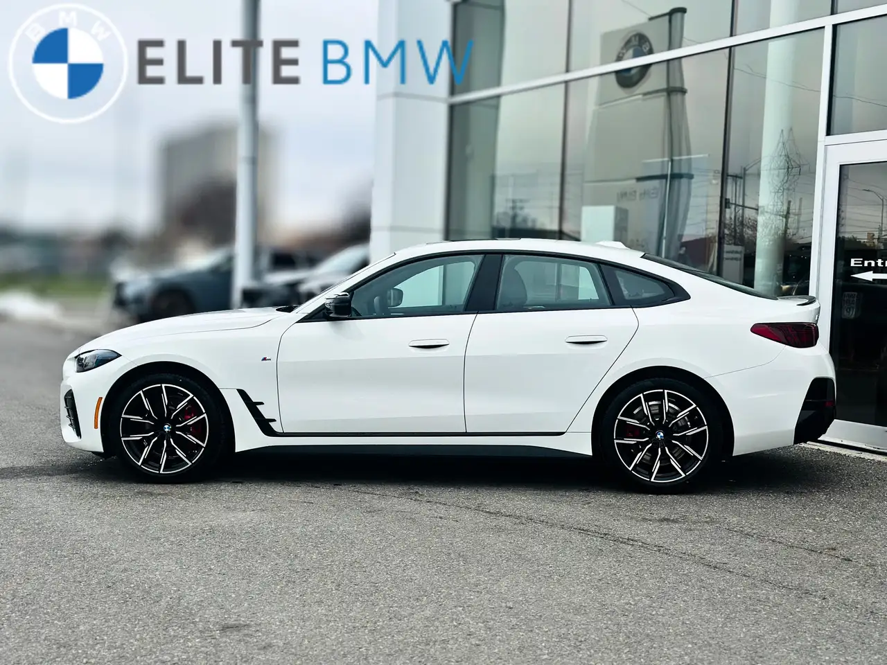 BMW i4 - Image 40