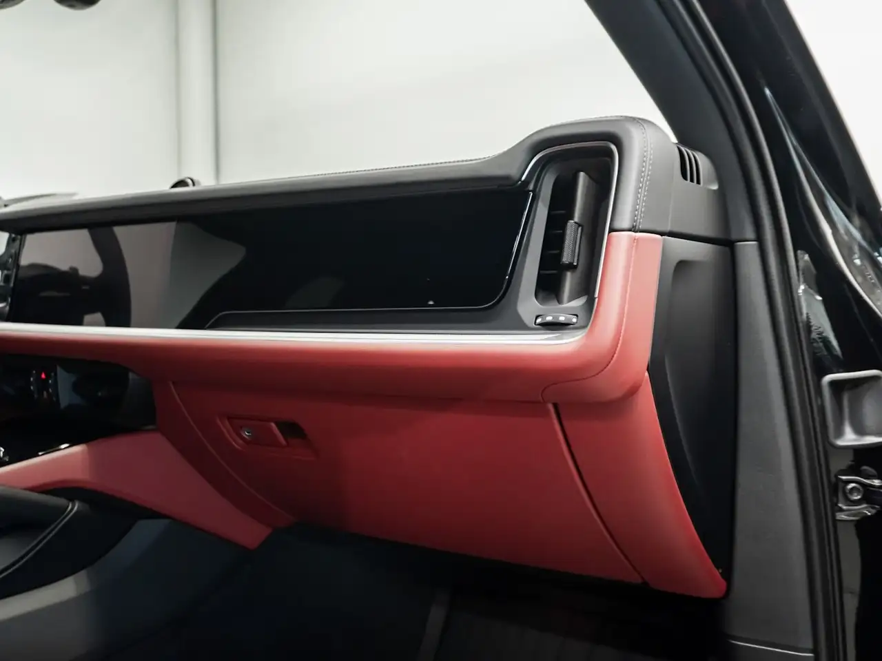 Porsche Cayenne - Image 31