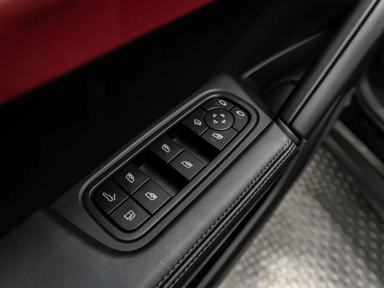 Porsche Cayenne - Image 27
