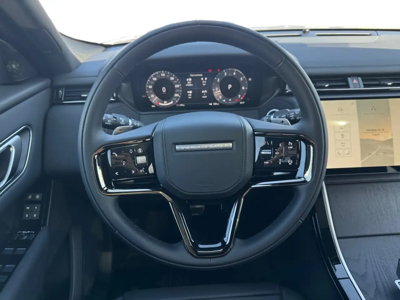 Land Rover Range Rover Velar - Image 11