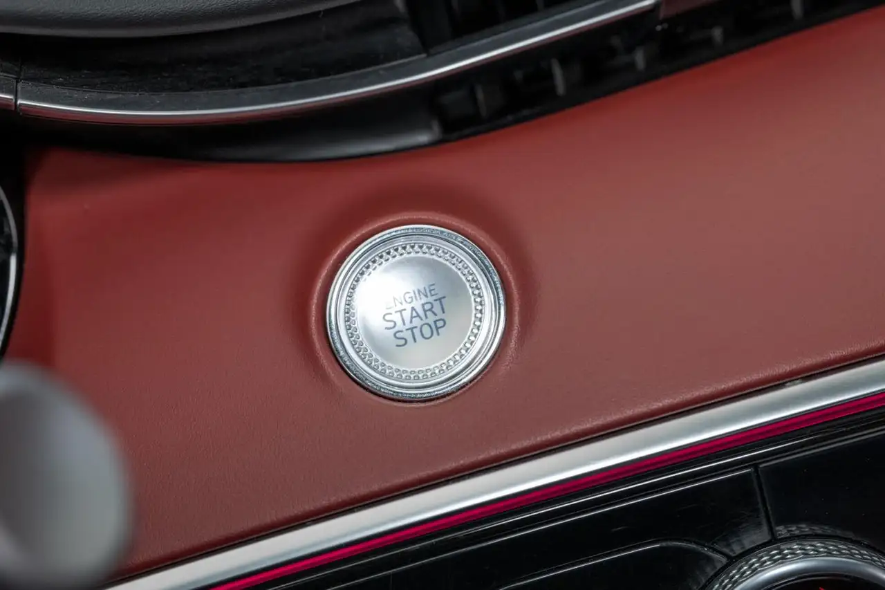 Genesis GV70 - Image 27