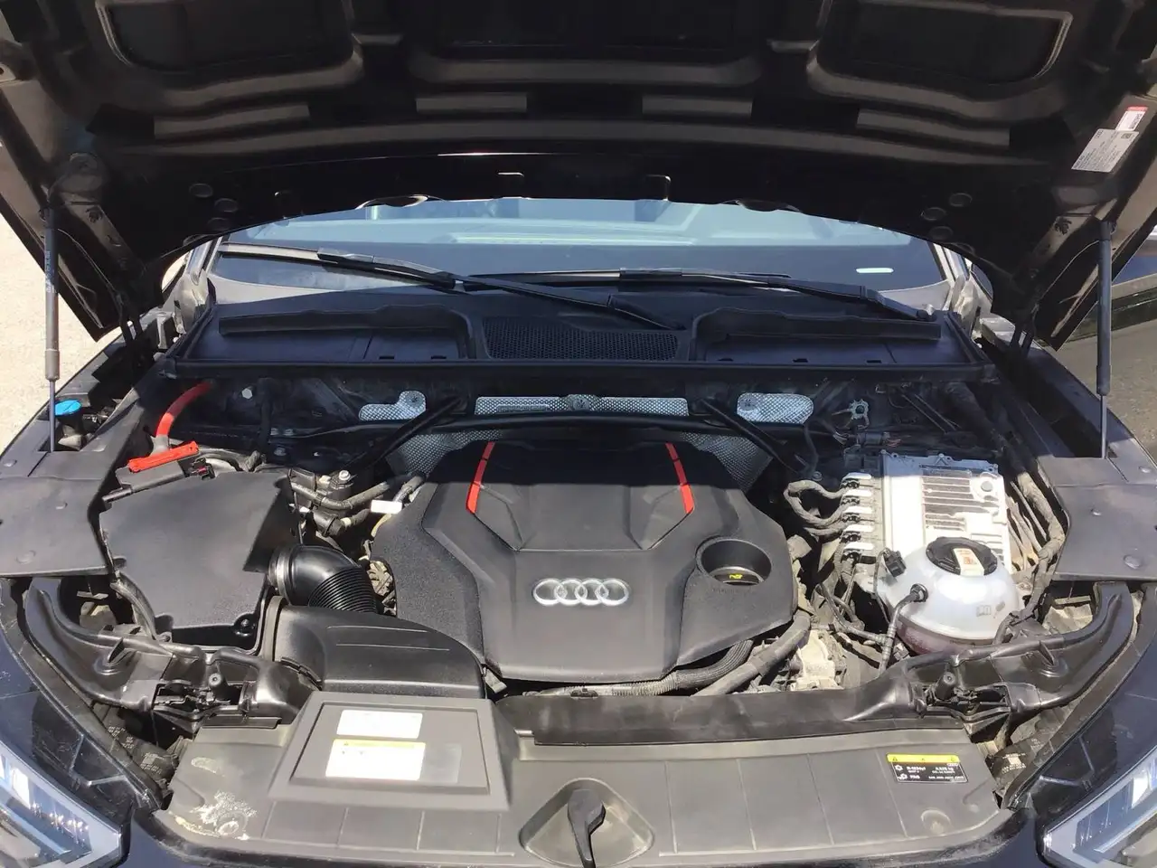 Audi SQ5 - Image 9