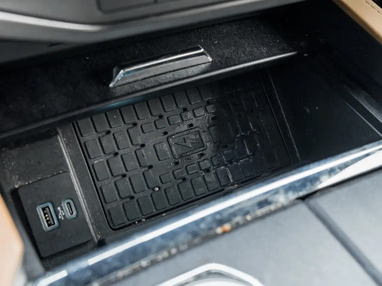 Ford Expedition - Image 26