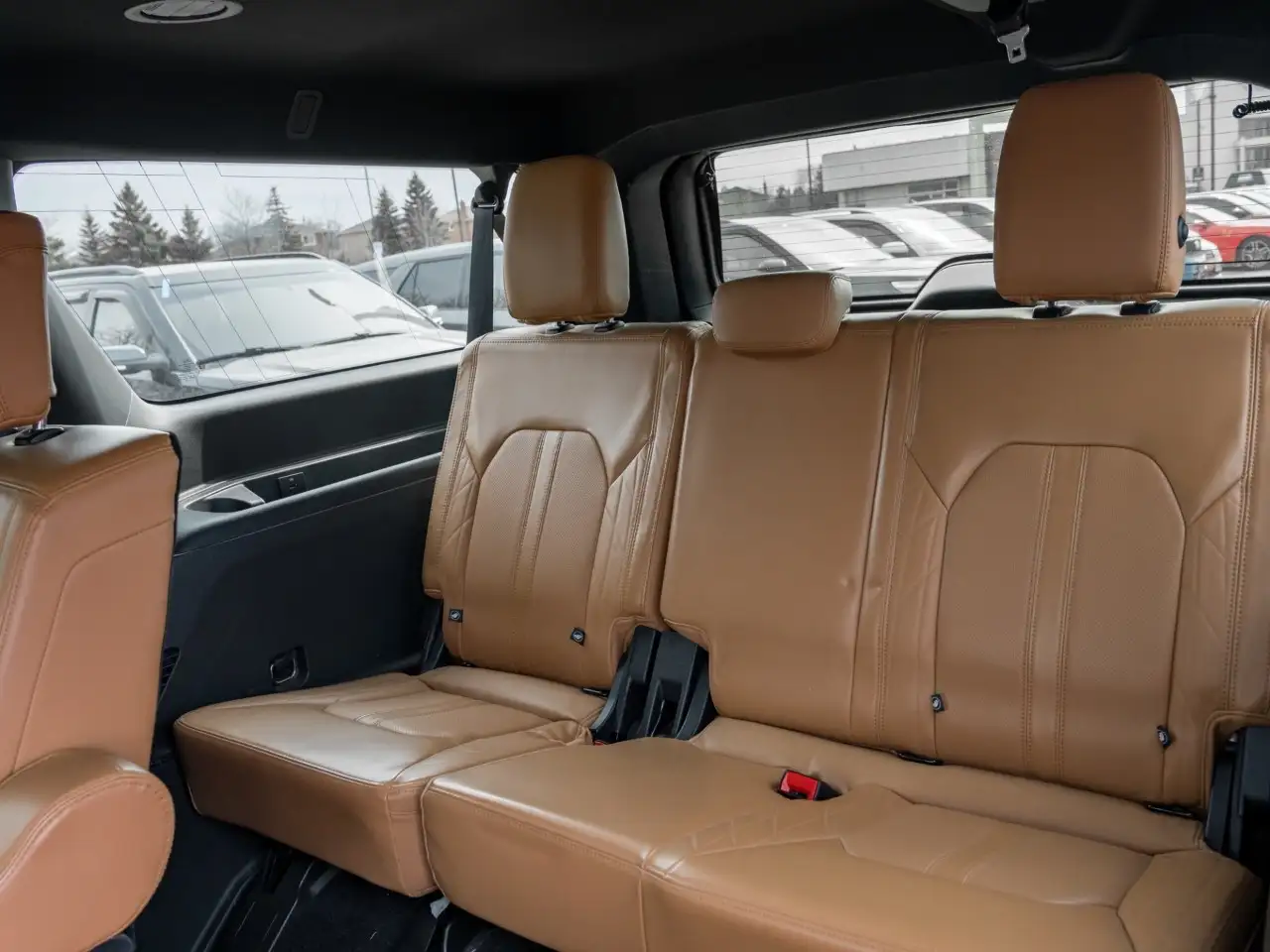 Ford Expedition - Image 35