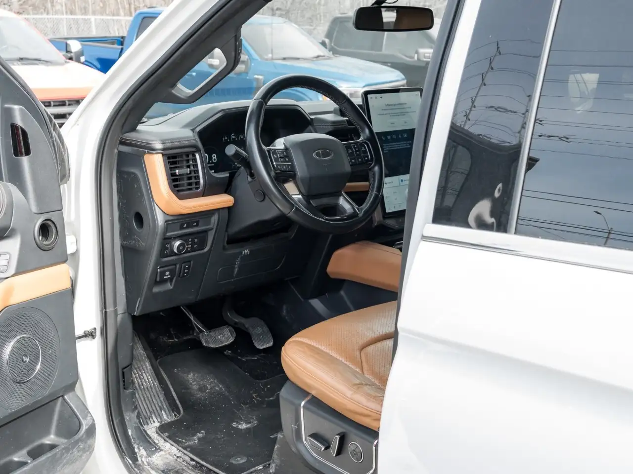 Ford Expedition - Image 13