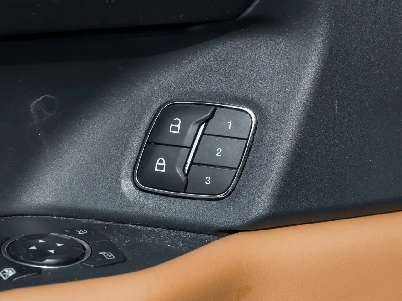 Ford Expedition - Image 22