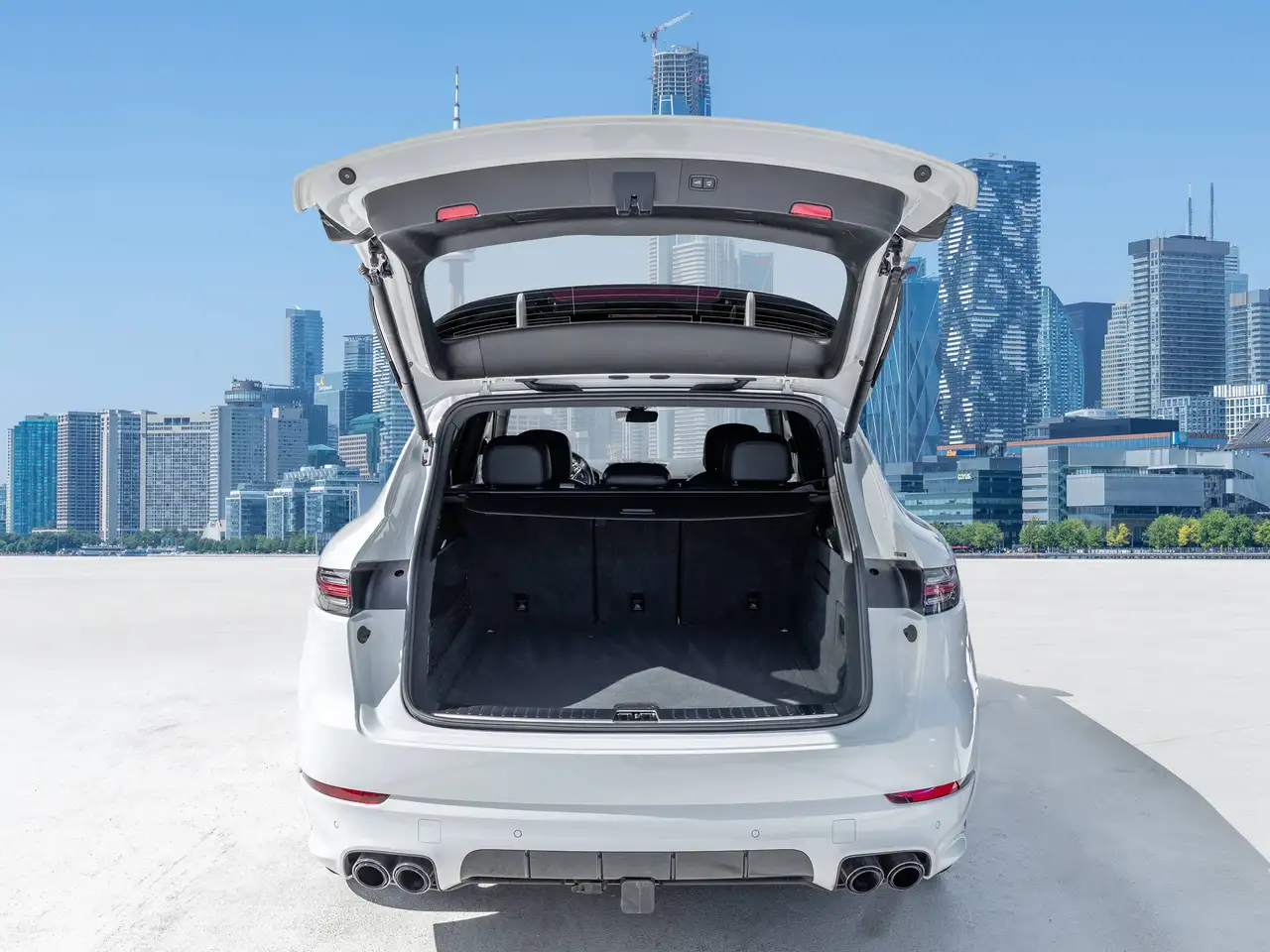 Porsche Cayenne - Image 14