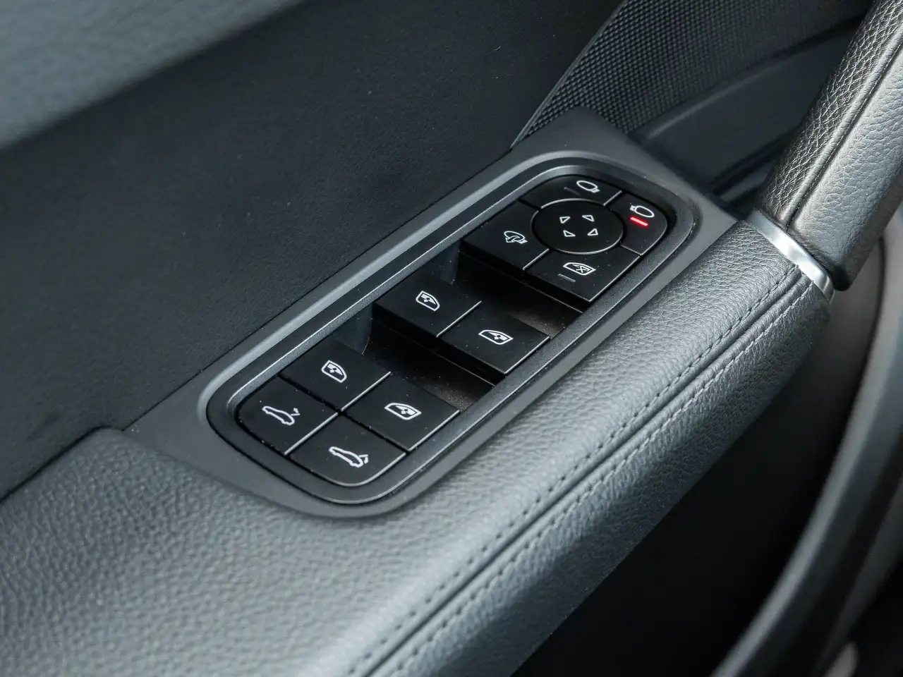 Porsche Cayenne - Image 36
