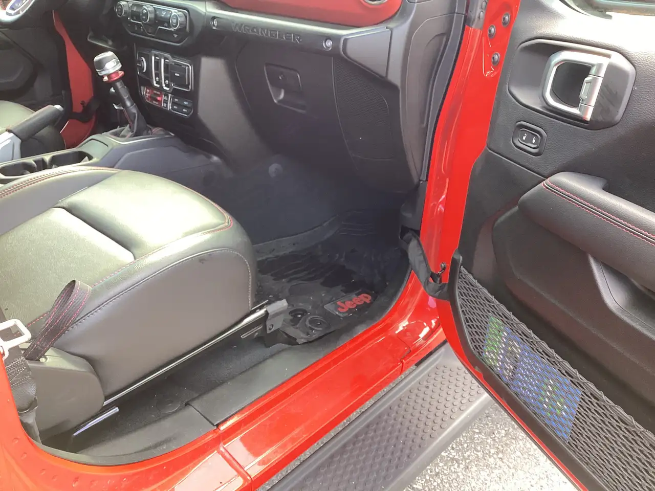 Jeep Wrangler - Image 14