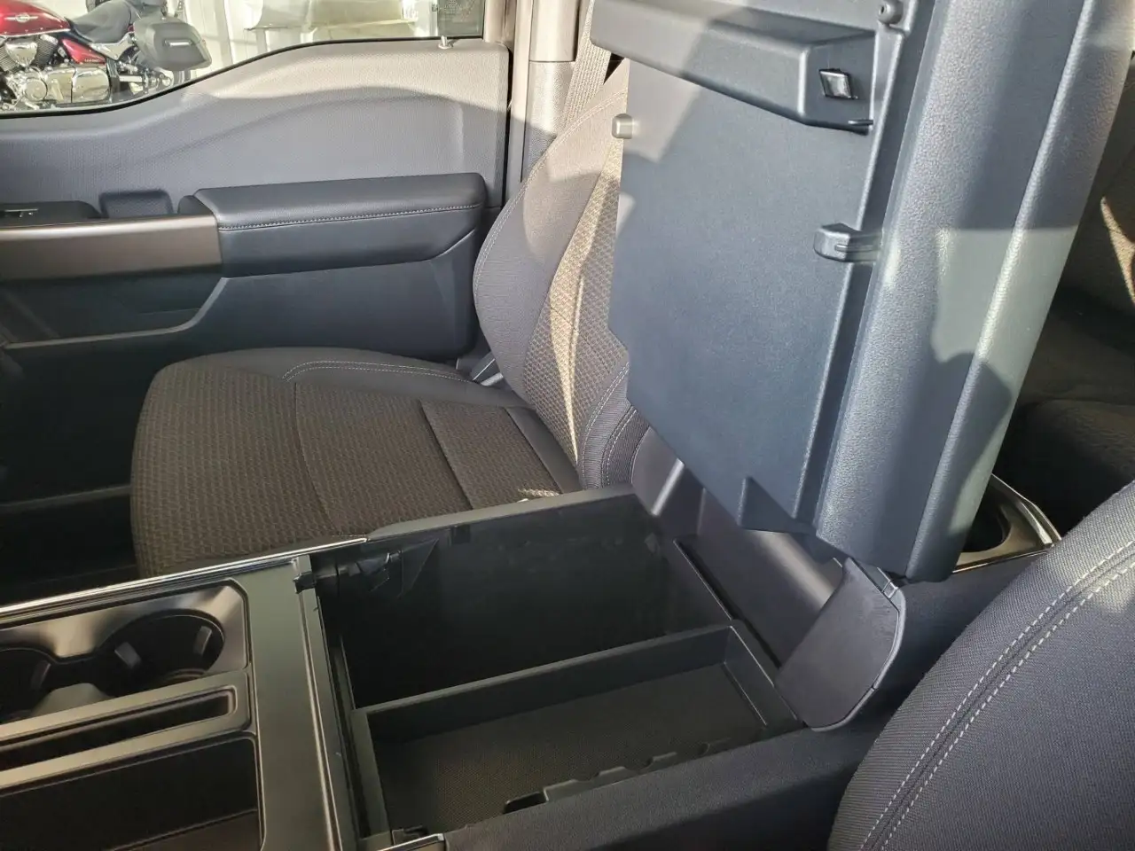 Ford F-150 - Image 19