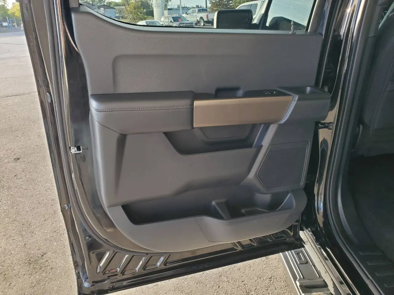Ford F-150 - Image 29