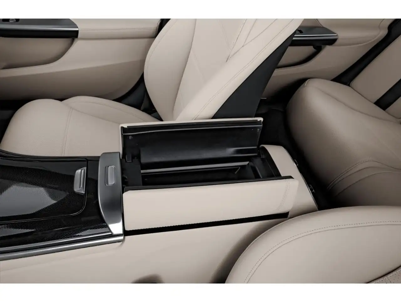 Mercedes-Benz C-Class - Image 10