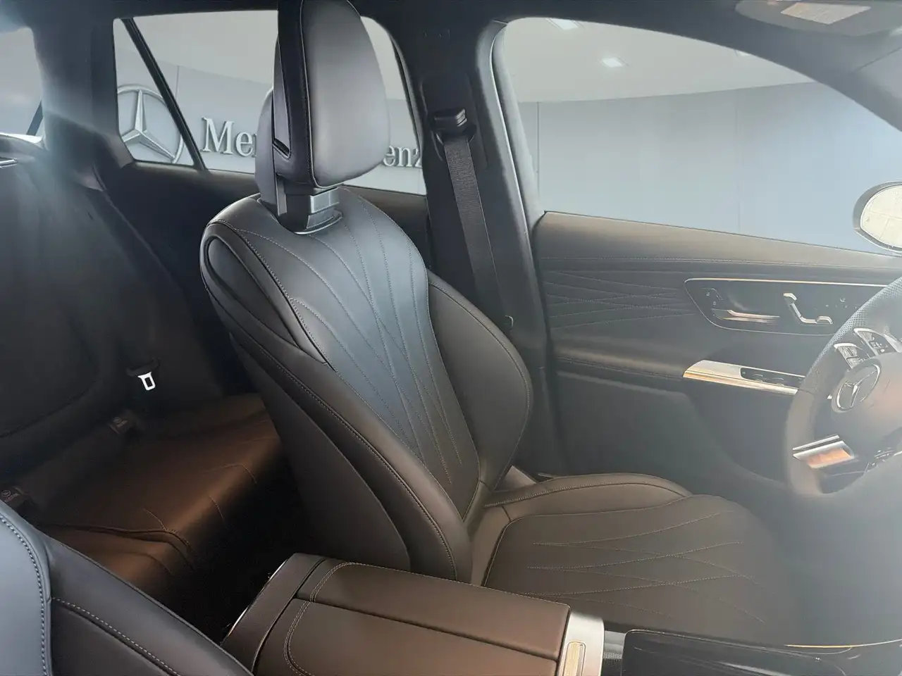 Mercedes-Benz GLC - Image 32
