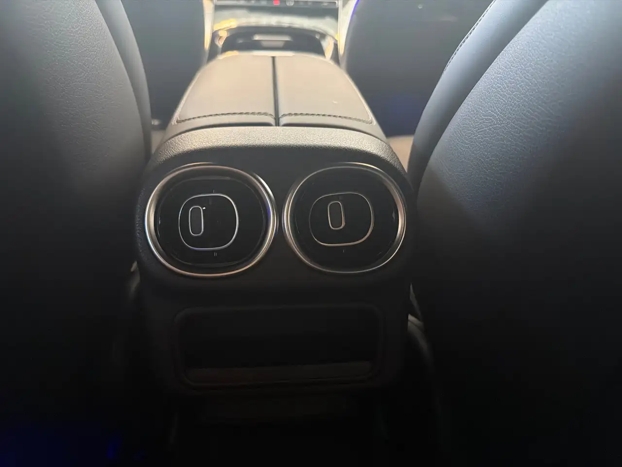 Mercedes-Benz GLC - Image 21