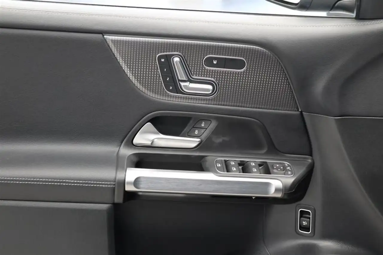 Mercedes-Benz GLB - Image 16
