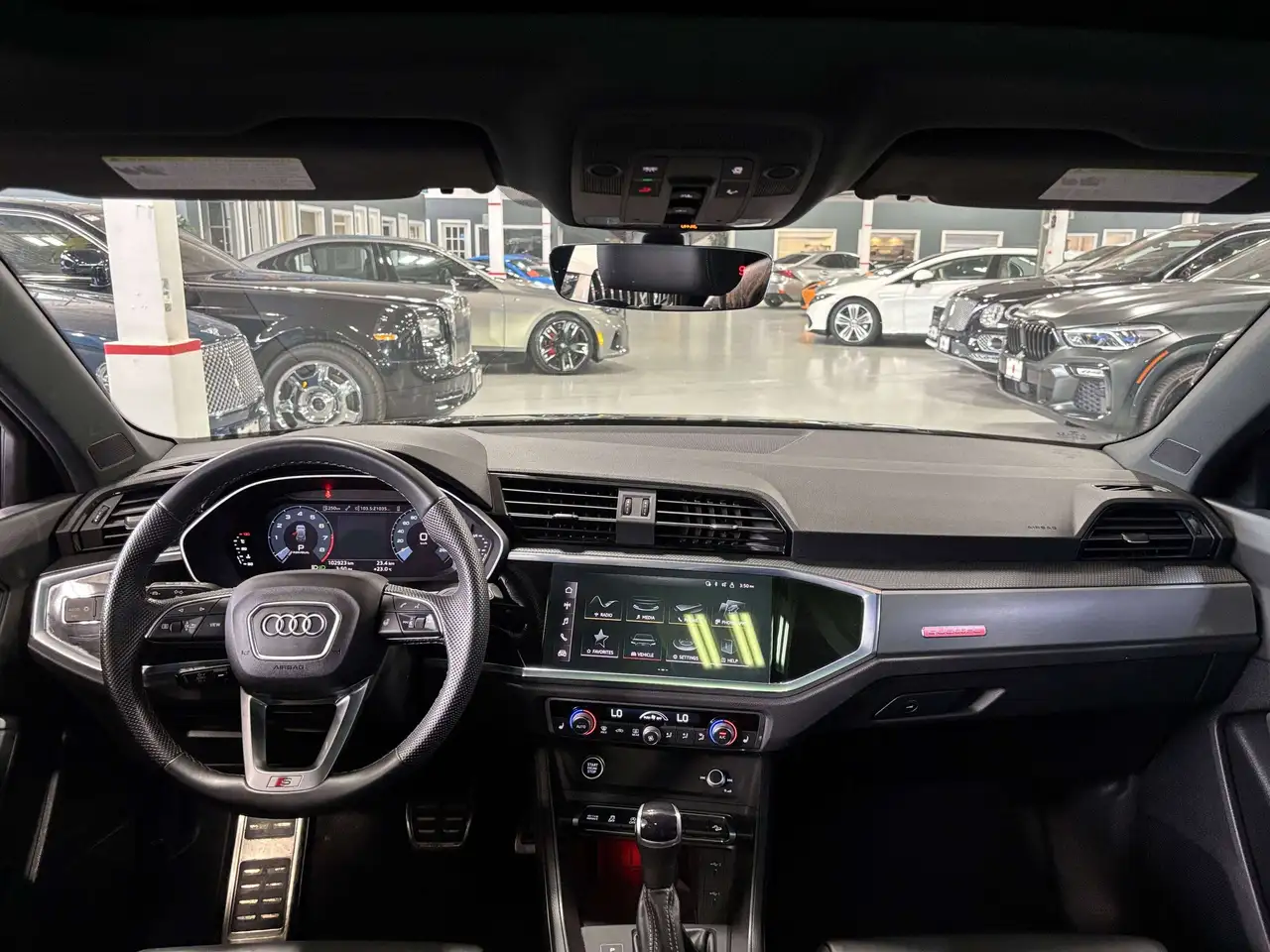 Audi Q3 - Image 10