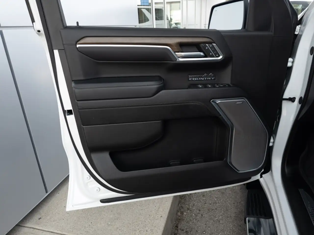 Chevrolet Silverado 1500 - Image 13