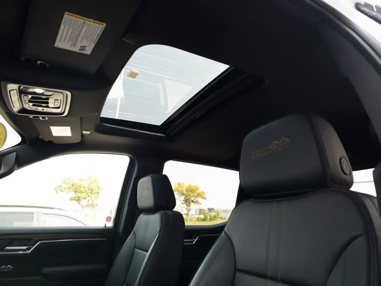 Chevrolet Silverado 1500 - Image 11