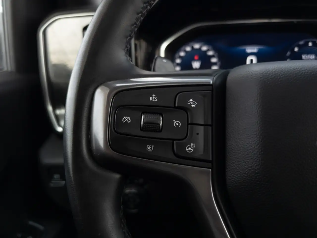 Chevrolet Silverado 1500 - Image 18