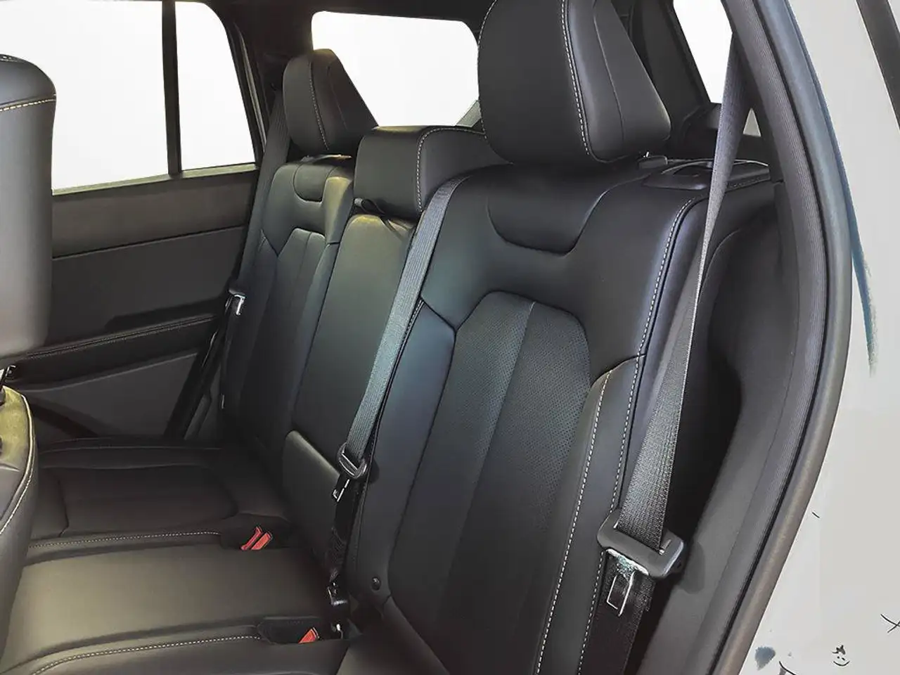 Jeep Cherokee - Image 26