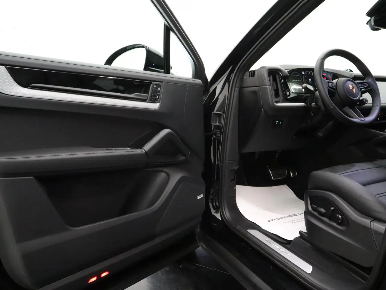 Porsche Cayenne - Image 15