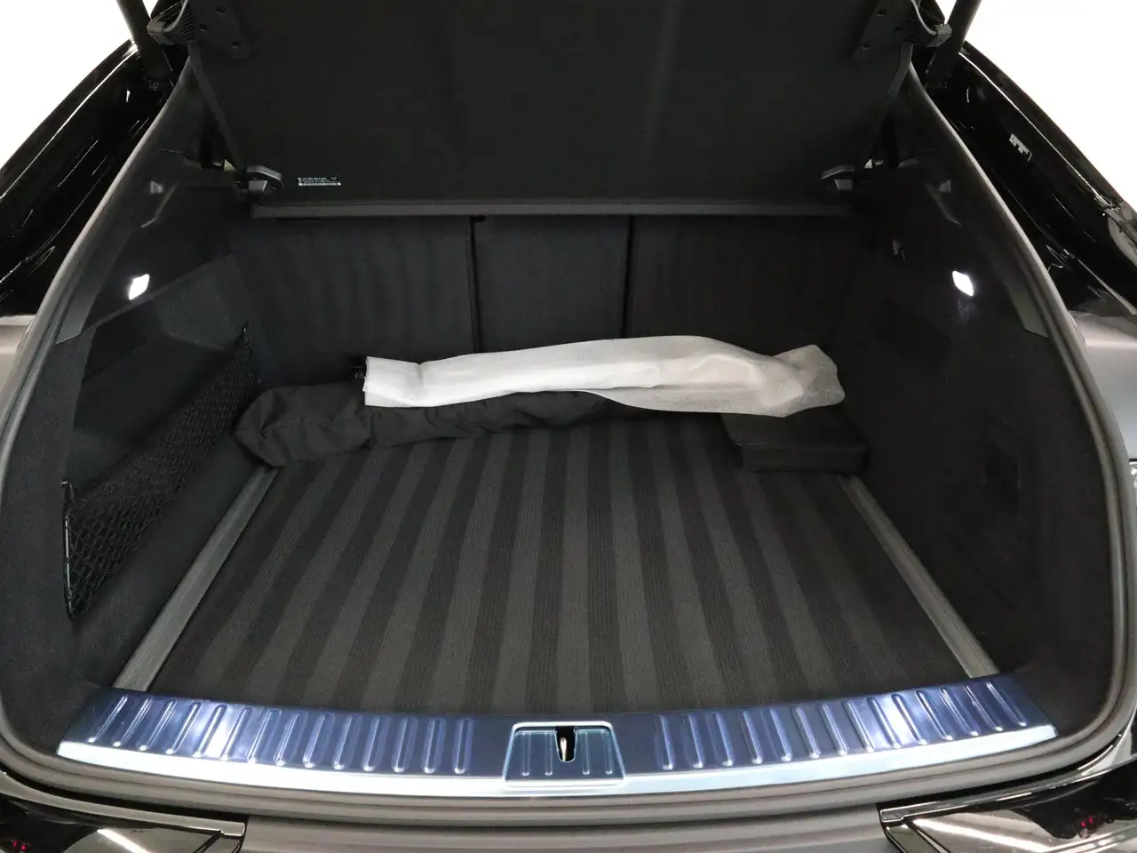 Porsche Cayenne - Image 32