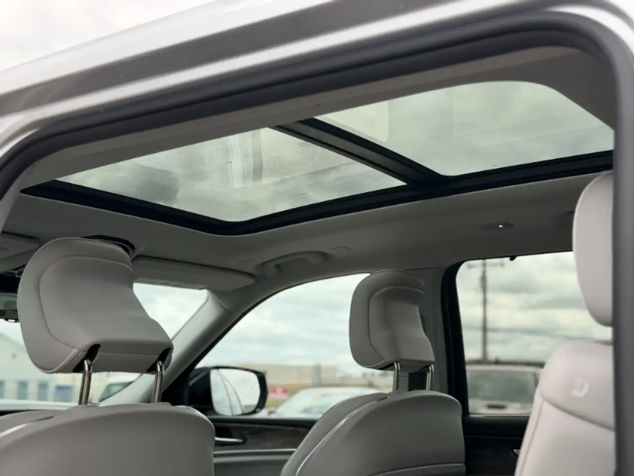 Jeep Grand Cherokee - Image 28