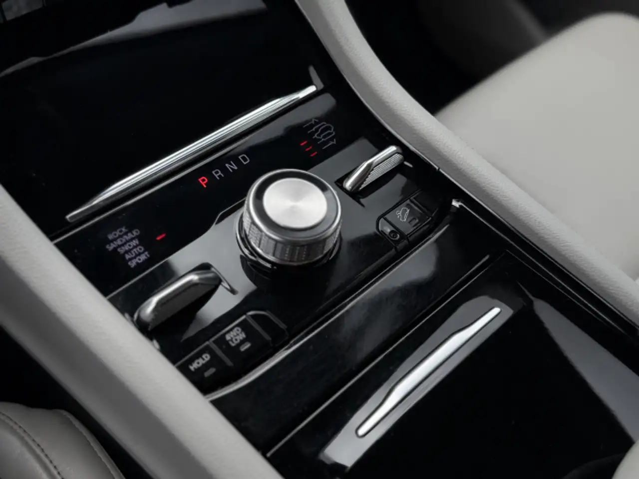 Jeep Grand Cherokee - Image 19