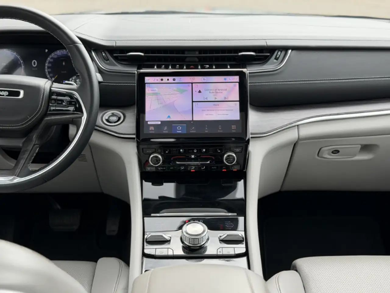 Jeep Grand Cherokee - Image 12