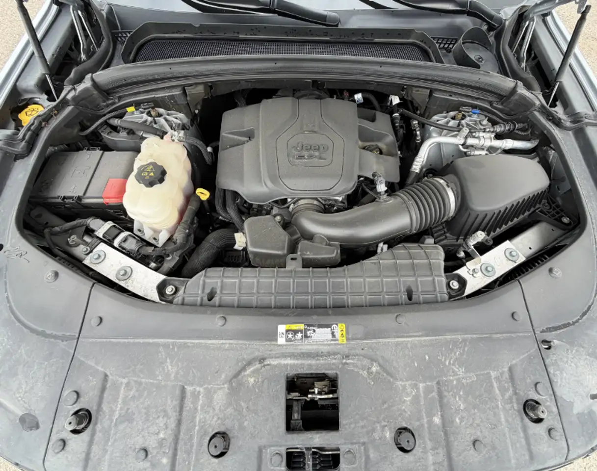 Jeep Grand Cherokee - Image 40
