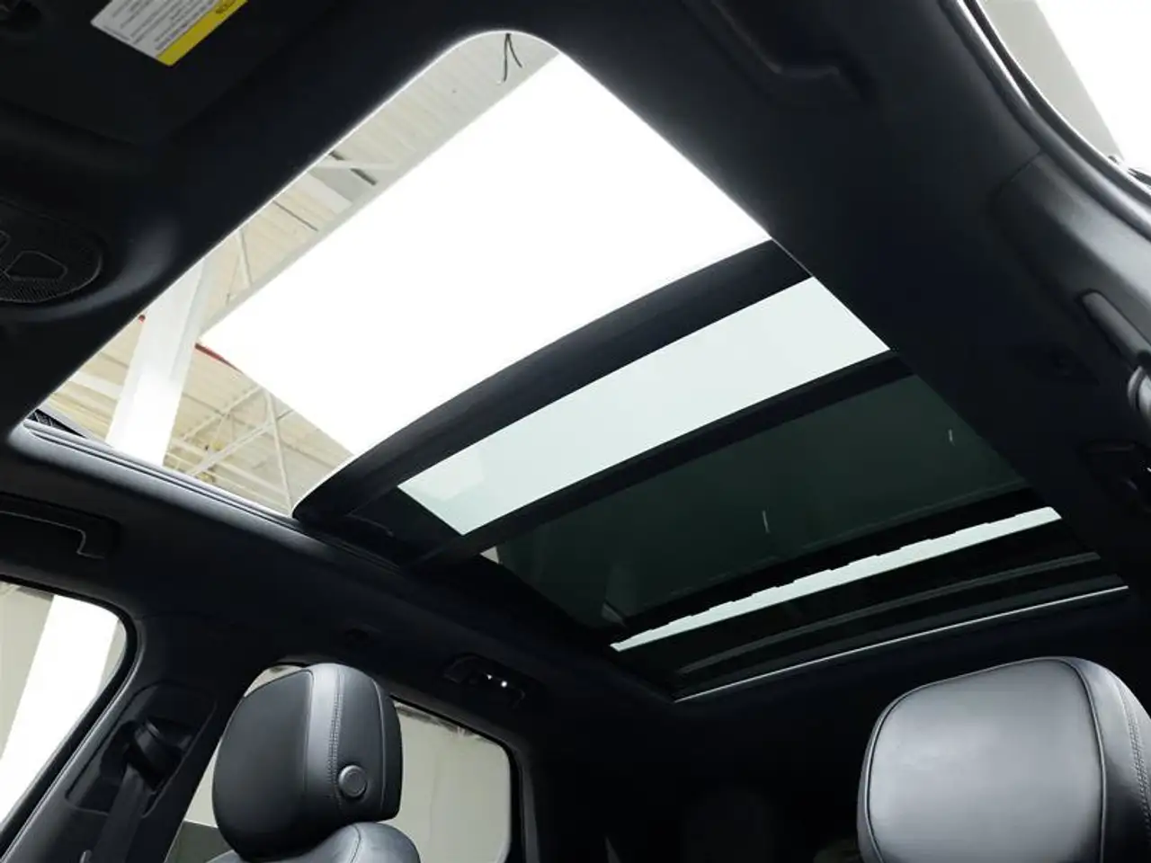 Porsche Cayenne - Image 31