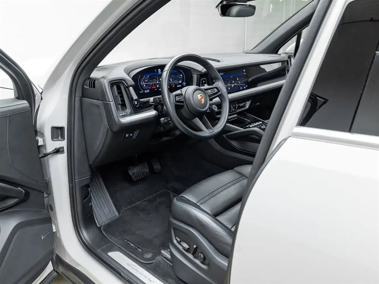 Porsche Cayenne - Image 18