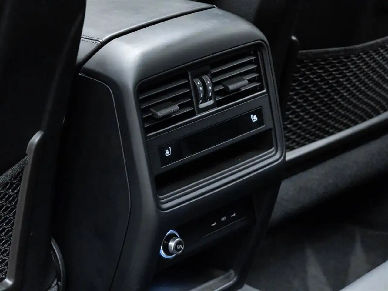 Porsche Cayenne - Image 35