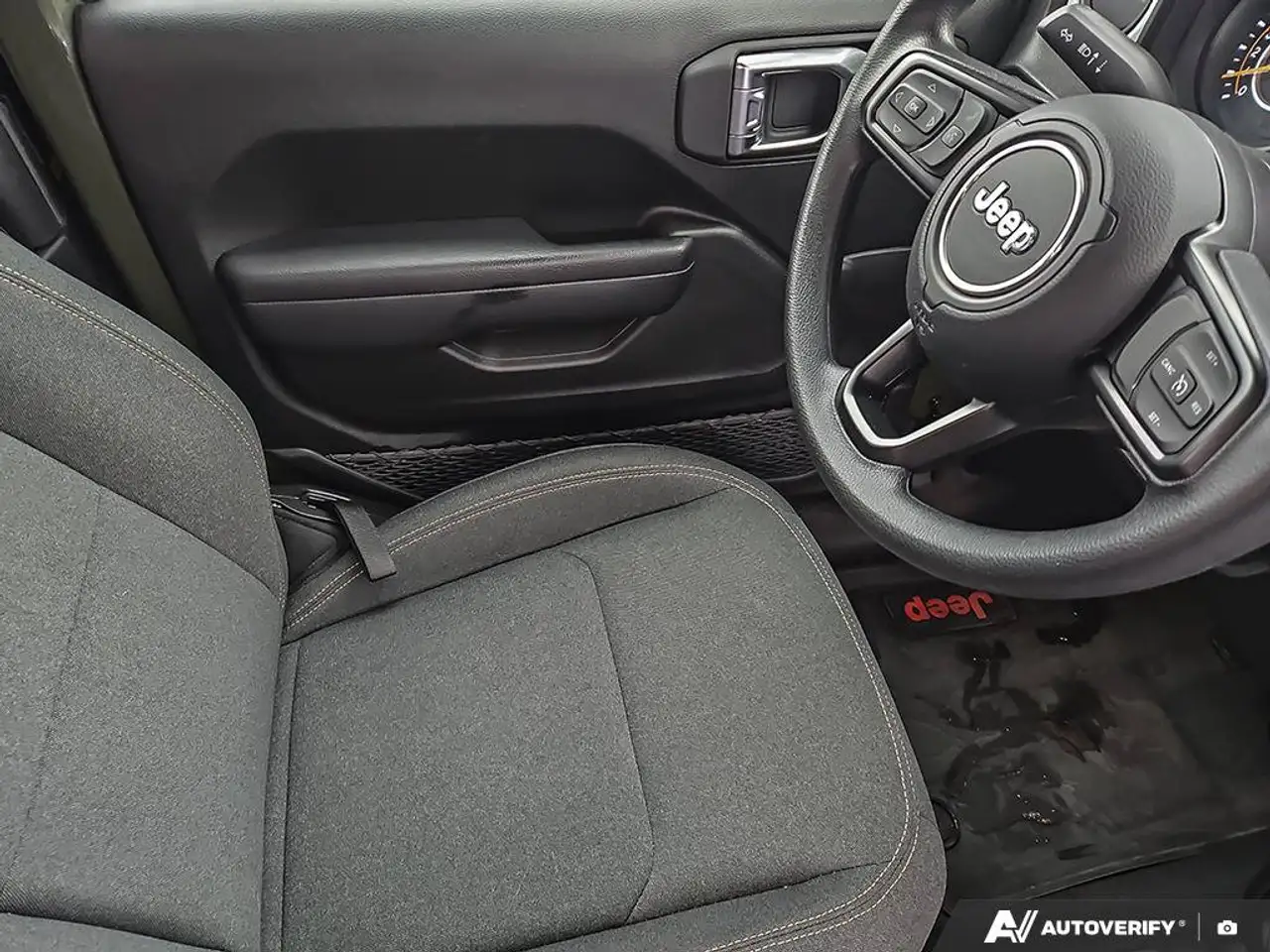 Jeep Wrangler - Image 17