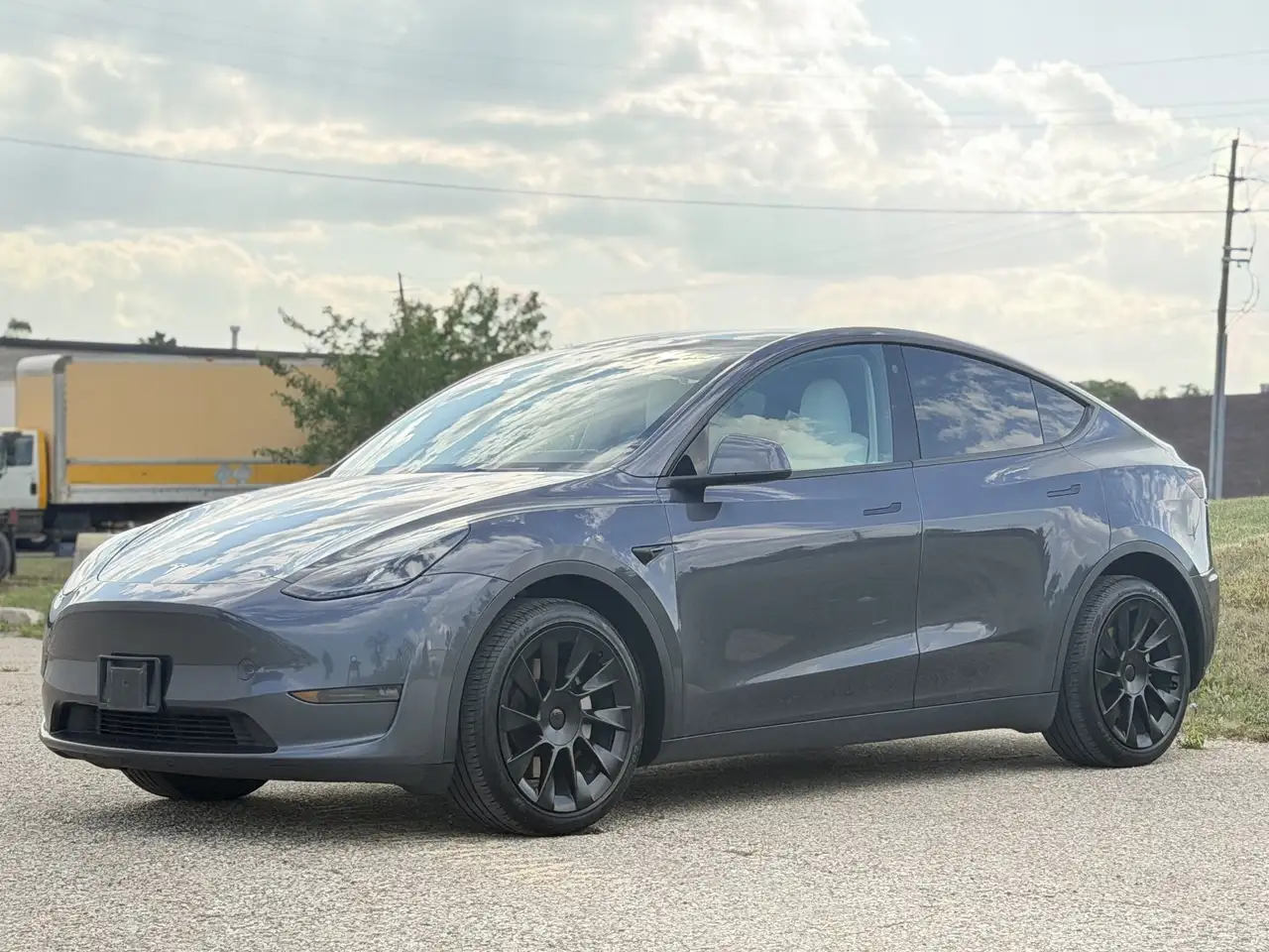 Tesla Model Y - Image 3