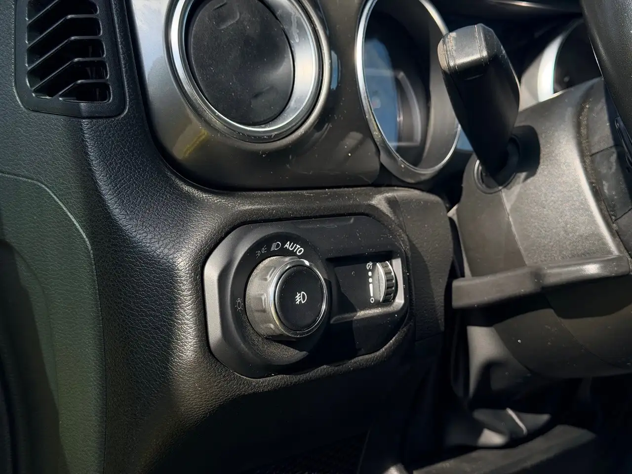 Jeep Wrangler - Image 35