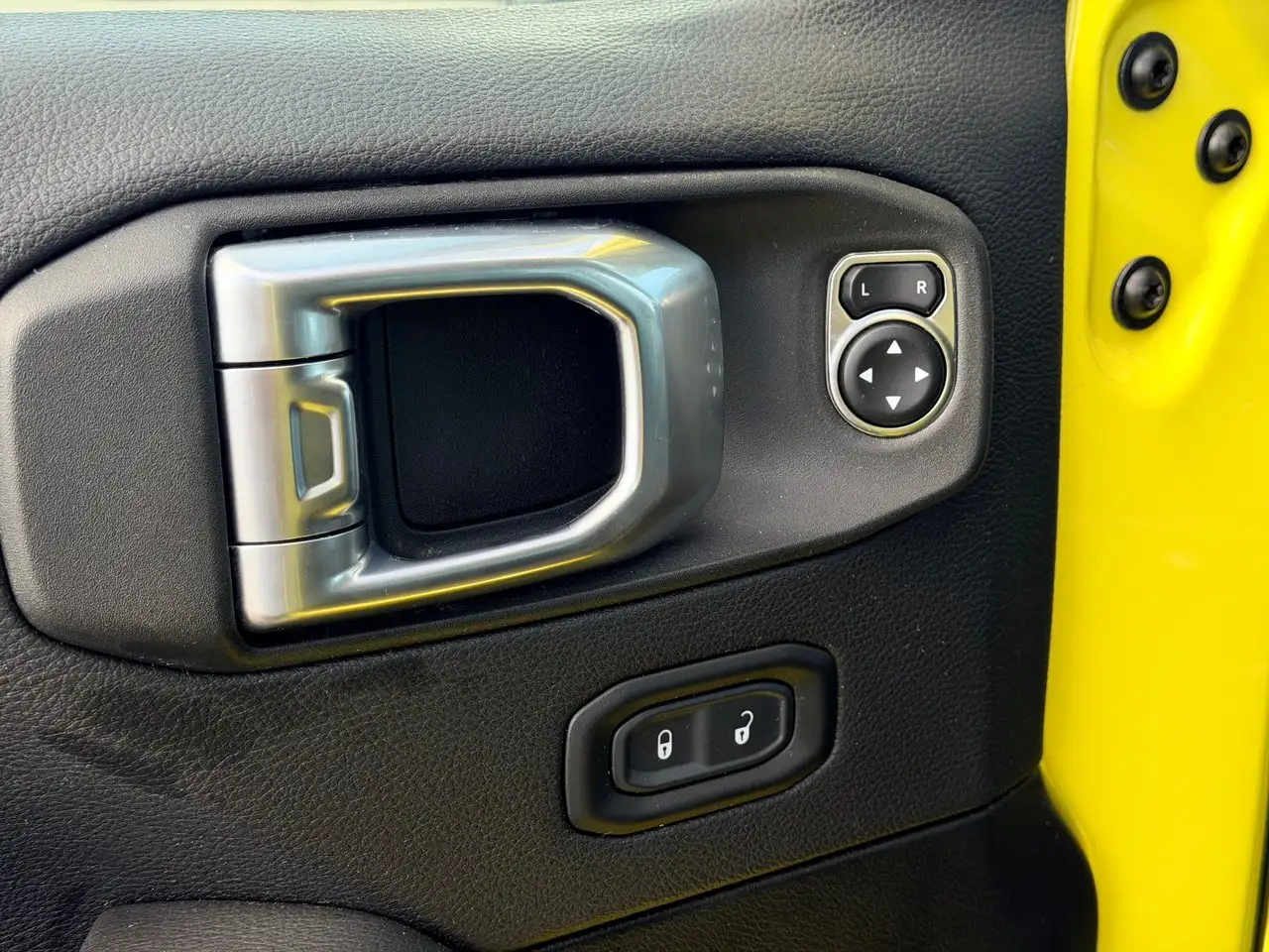 Jeep Wrangler - Image 15