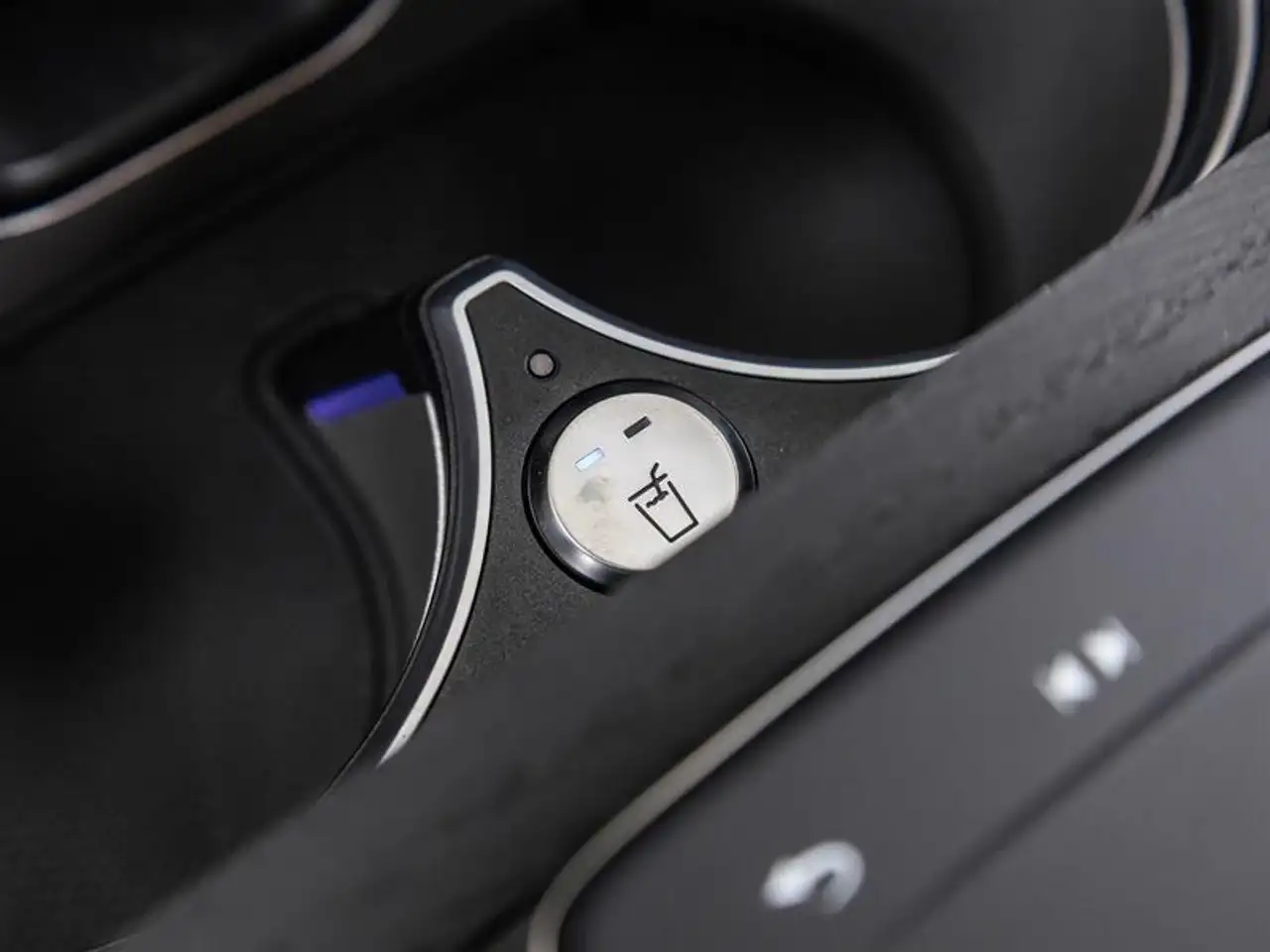 Mercedes-Benz GLE - Image 31