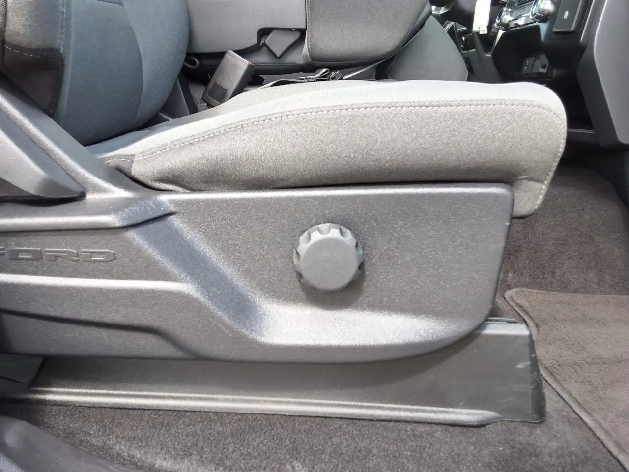 Ford F-150 - Image 18