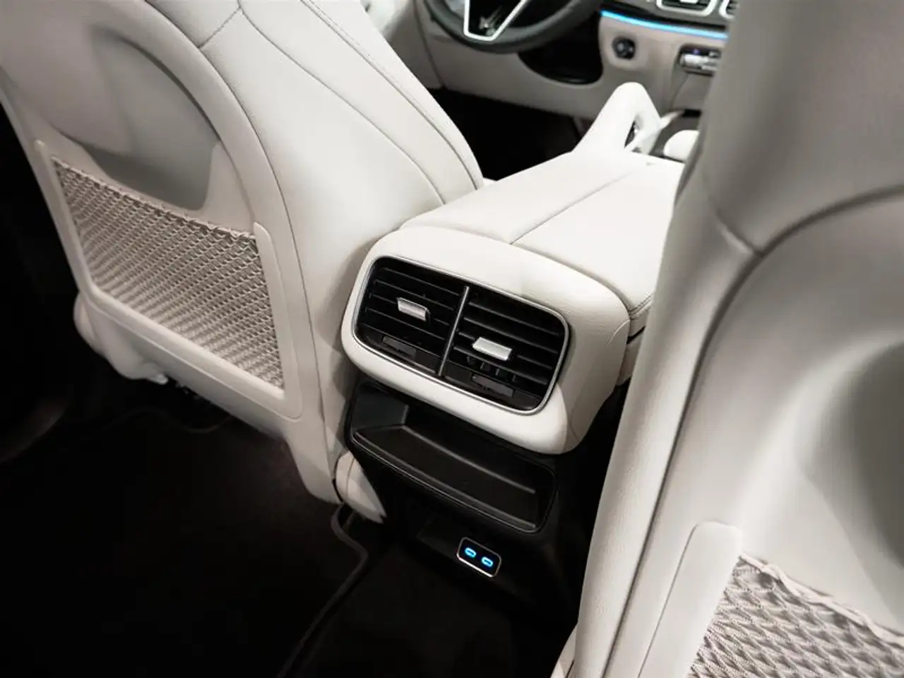 Mercedes-Benz GLE - Image 33