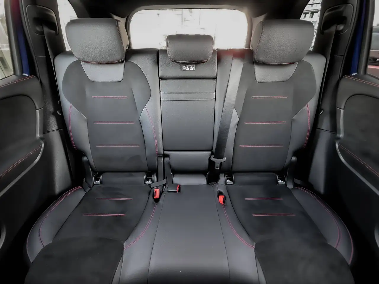 Mercedes-Benz GLB - Image 12