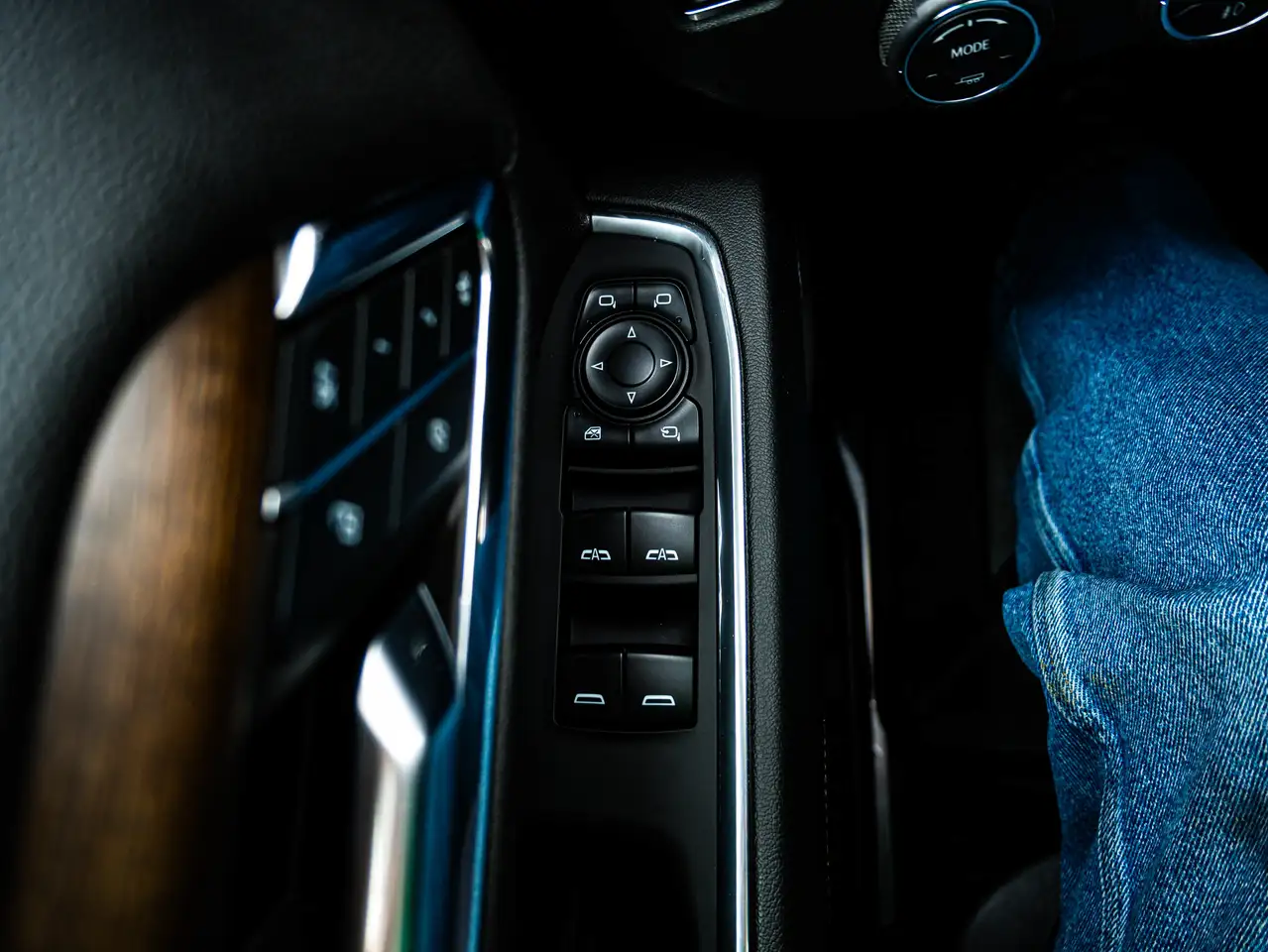 Chevrolet Silverado 1500 - Image 19
