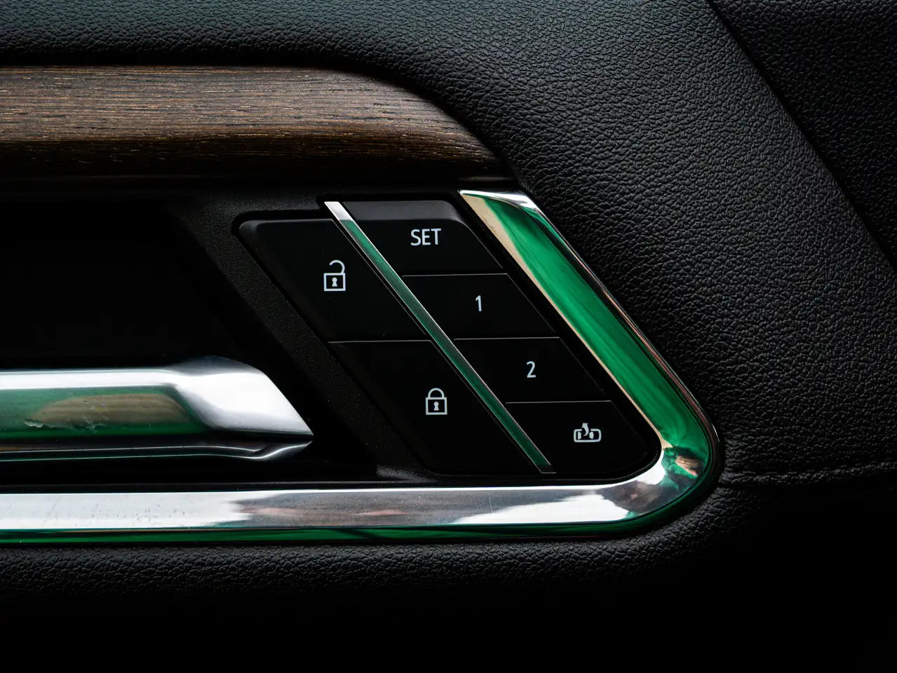 Chevrolet Silverado 1500 - Image 23