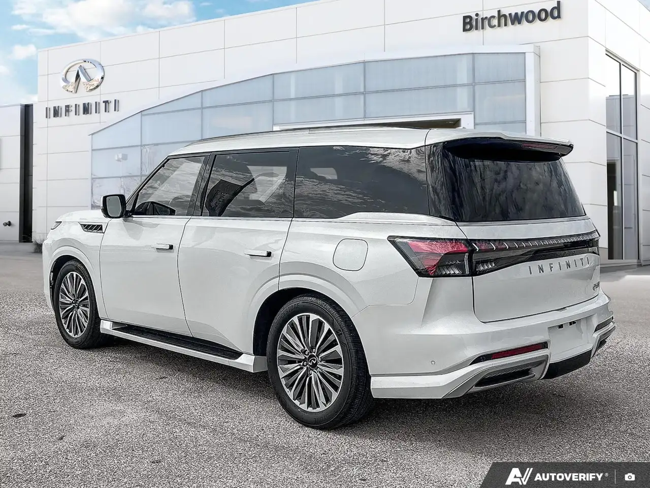 Infiniti QX80 - Image 6