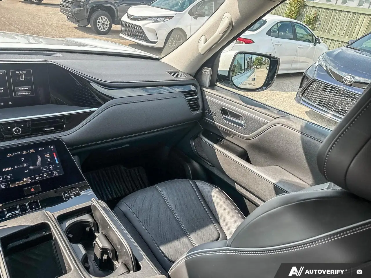 Infiniti QX80 - Image 26