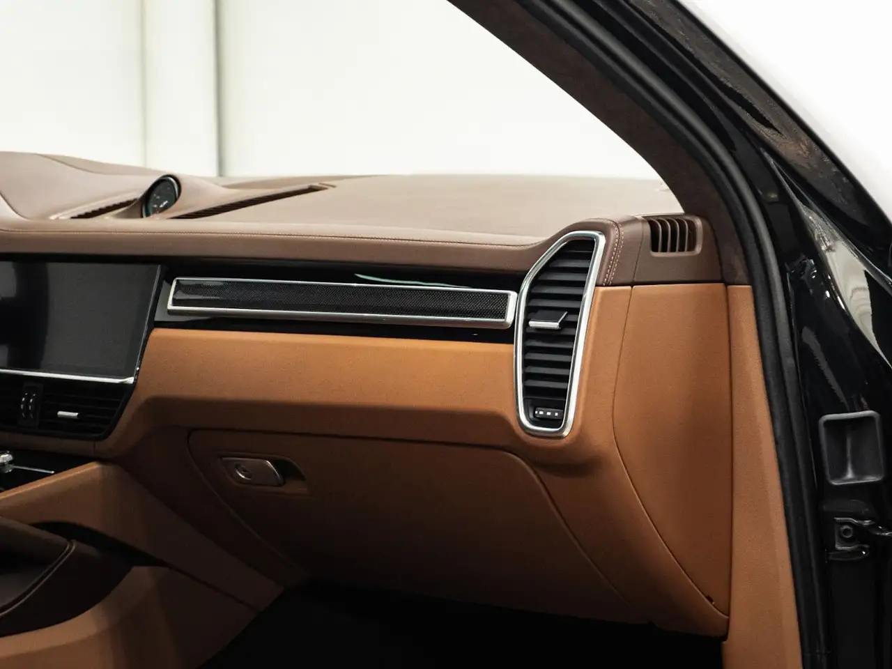 Porsche Cayenne - Image 33